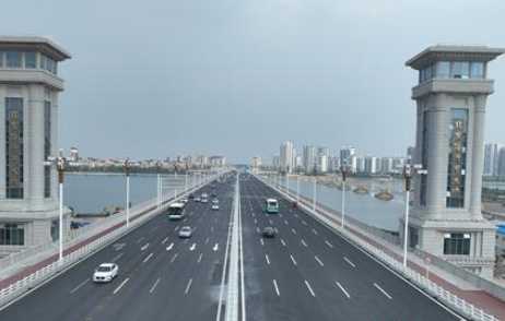 北京路沂河橋全線通車，曾用560個液壓千斤頂同步頂升老橋